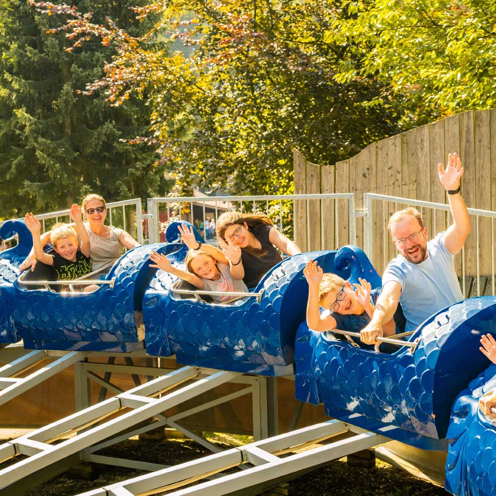 Blauer Drache - das Familien Karussell