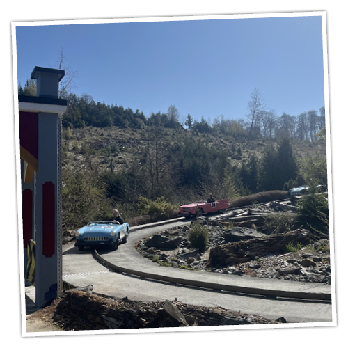 Die Autos der Rocky Mountain Rallye fahren elektrisch auf der malerischen Strecke.