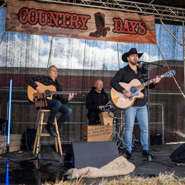 Die Sascha Salvati Livemusik begeistert die Gäste bei den Country Days.