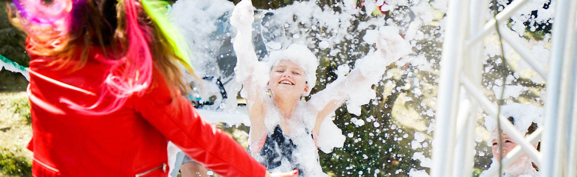 Die Kids haben viel Spaß bei der Schaumparty im FORT FUN.