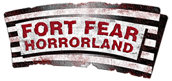 Das Logo des FORT FEAR Horrorland zeigt die FORT FUN Fahne in schwarz weiß und mit roter Schrift.